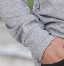 Organiczna koszulka z kapturem i długimi rękawami