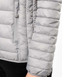 Lekka pikowana kurtka z kapturem KARIBAN® z woreczkiem dla pani Lekka pikowana kurtka z kapturem KARIBAN® z woreczkiem dla pani