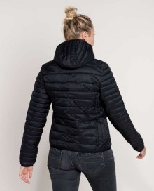 Lekka pikowana kurtka z kapturem KARIBAN® z woreczkiem dla pani Lekka pikowana kurtka z kapturem KARIBAN® z woreczkiem dla pani