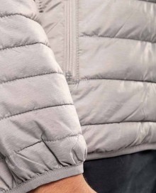 Lekka pikowana kurtka bez kaptura KARIBAN® z woreczkiem dla pana