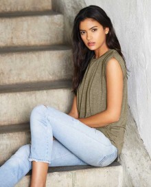 Wydłużony szybkoschnący luźny top BELLA+CANVAS® dla pani Wydłużony szybkoschnący luźny top BELLA+CANVAS® dla pani