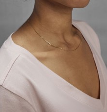 Damska lekka koszulka #E150 z głębokim dekoltem w serek