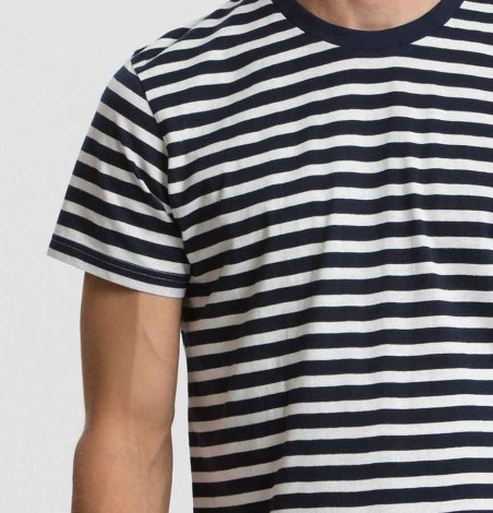 Męski dopasowany T-shirt organiczny w paski