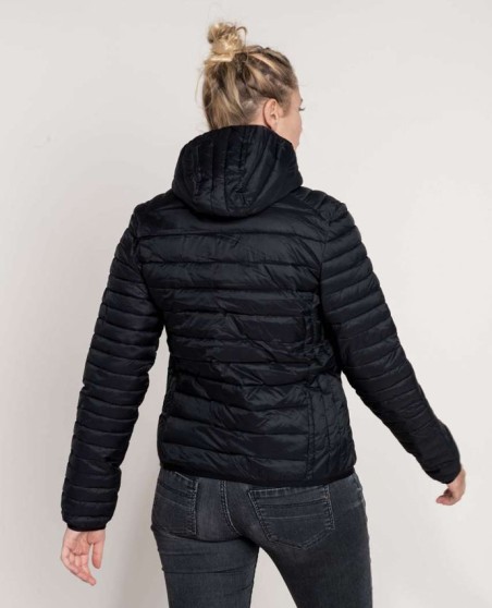Lekka pikowana kurtka z kapturem KARIBAN® z woreczkiem dla pani Lekka pikowana kurtka z kapturem KARIBAN® z woreczkiem dla pani