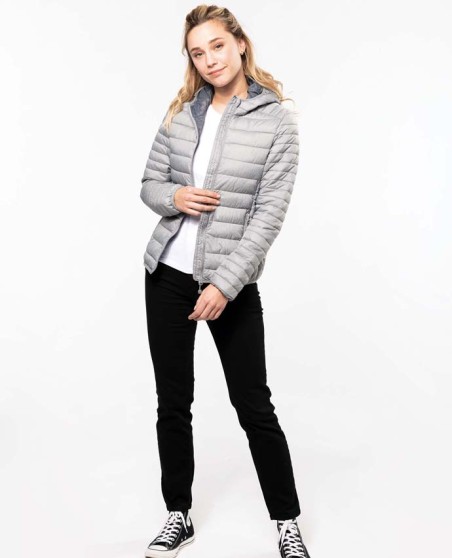 Lekka pikowana kurtka z kapturem KARIBAN® z woreczkiem dla pani Lekka pikowana kurtka z kapturem KARIBAN® z woreczkiem dla pani