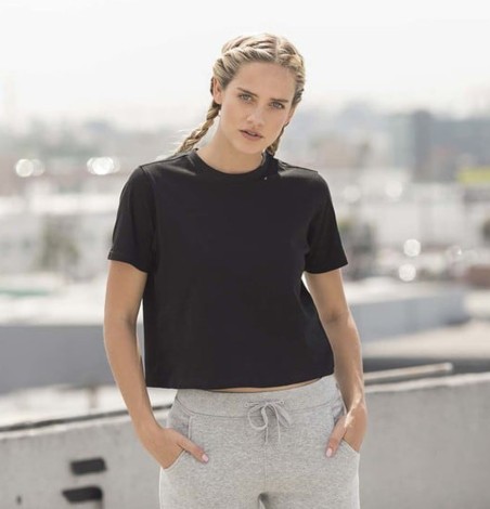 Damski krótki i luźny T-shirt Damski krótki i luźny T-shirt